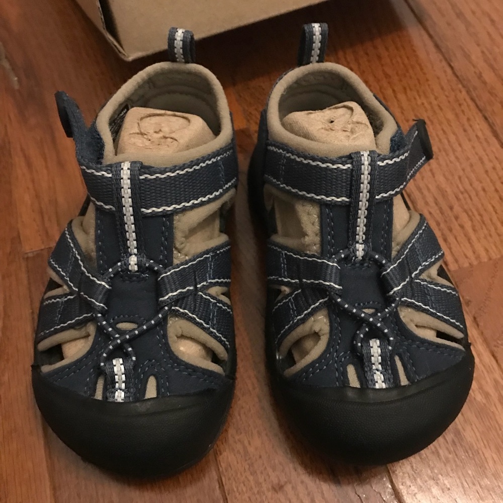 Kids keen sandals-nwt